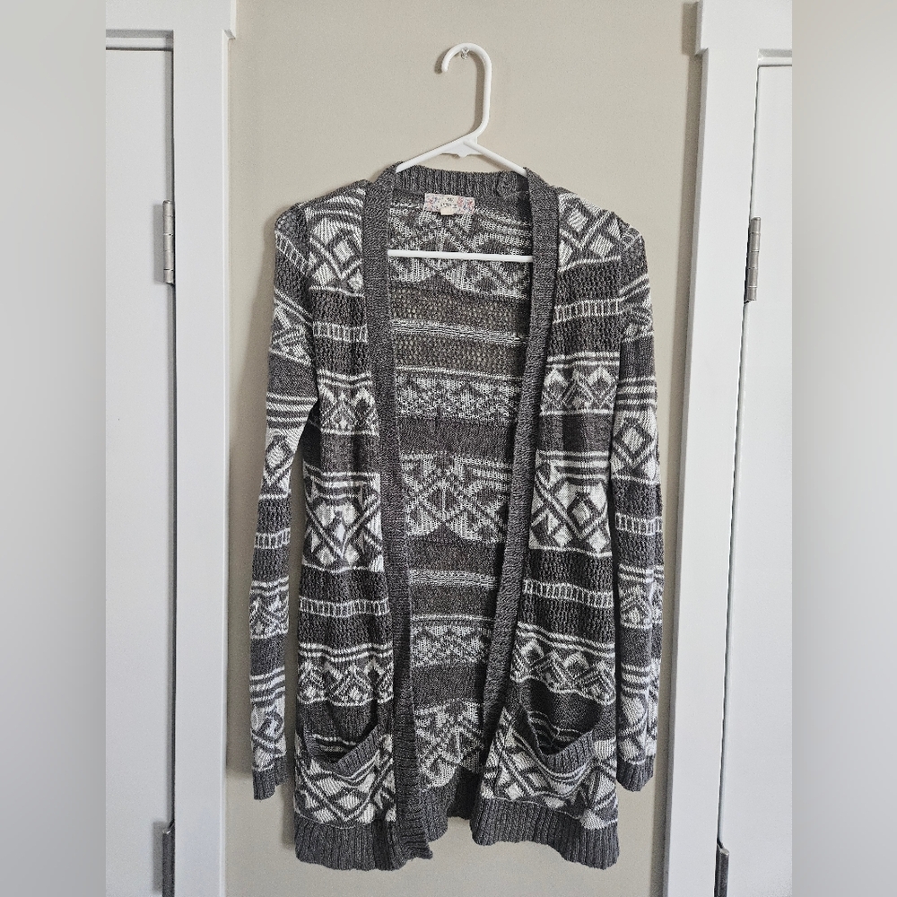 Pink Republic Gray and White Patterned Cardigan Aztec Fall Winter Small Sweater